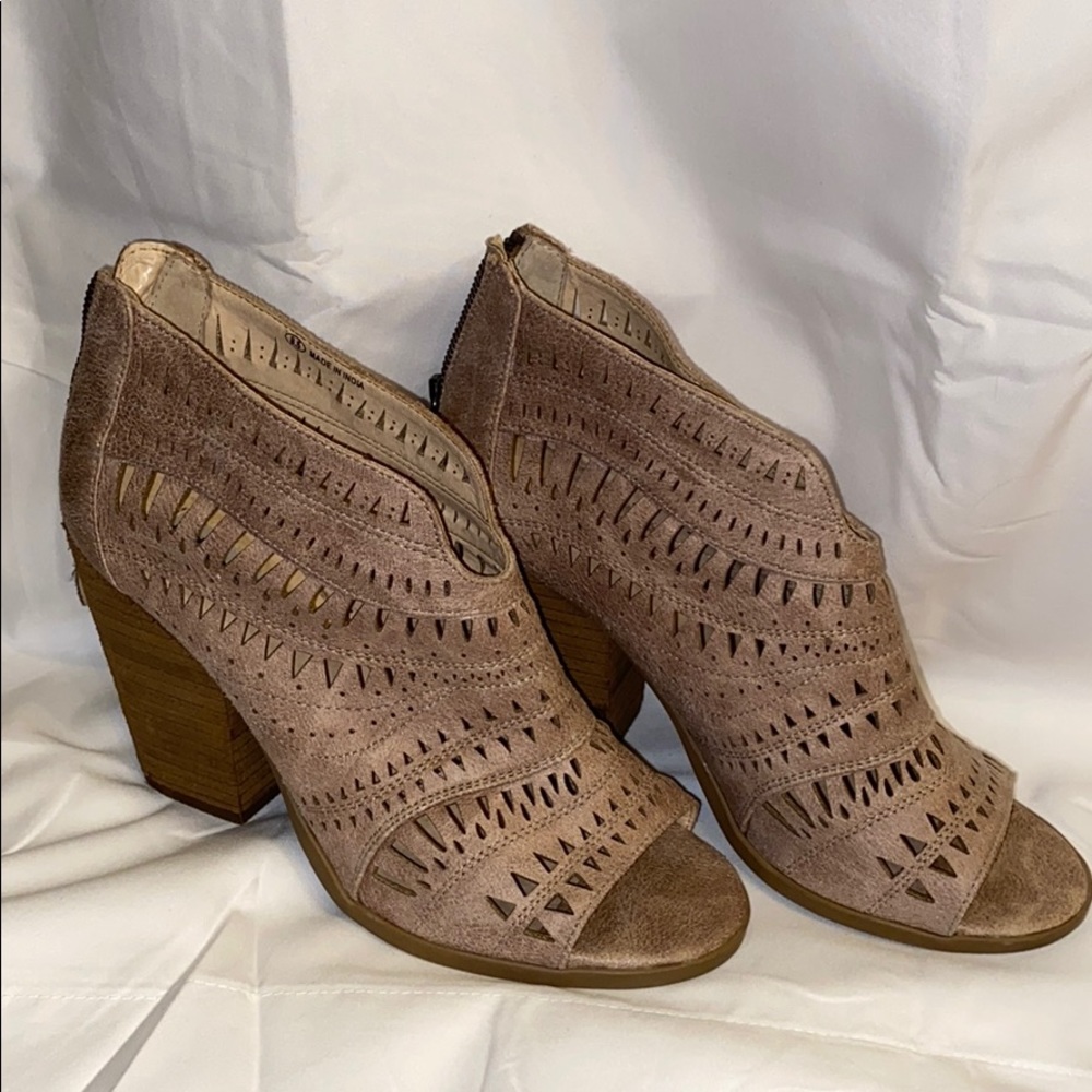 Beige heels